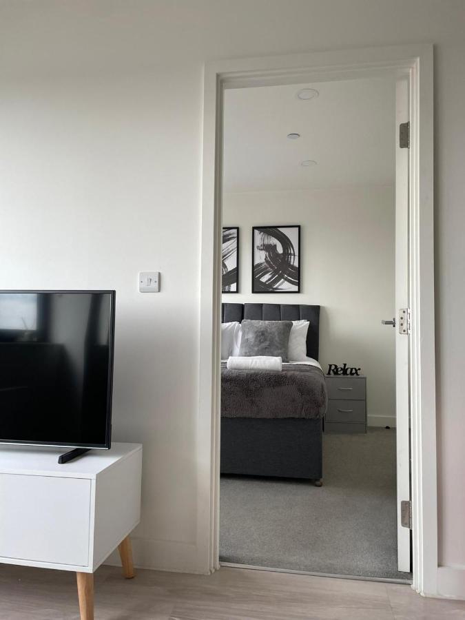 Premier Suite- Bedford City Centre With Free Gym & Parking Екстериор снимка