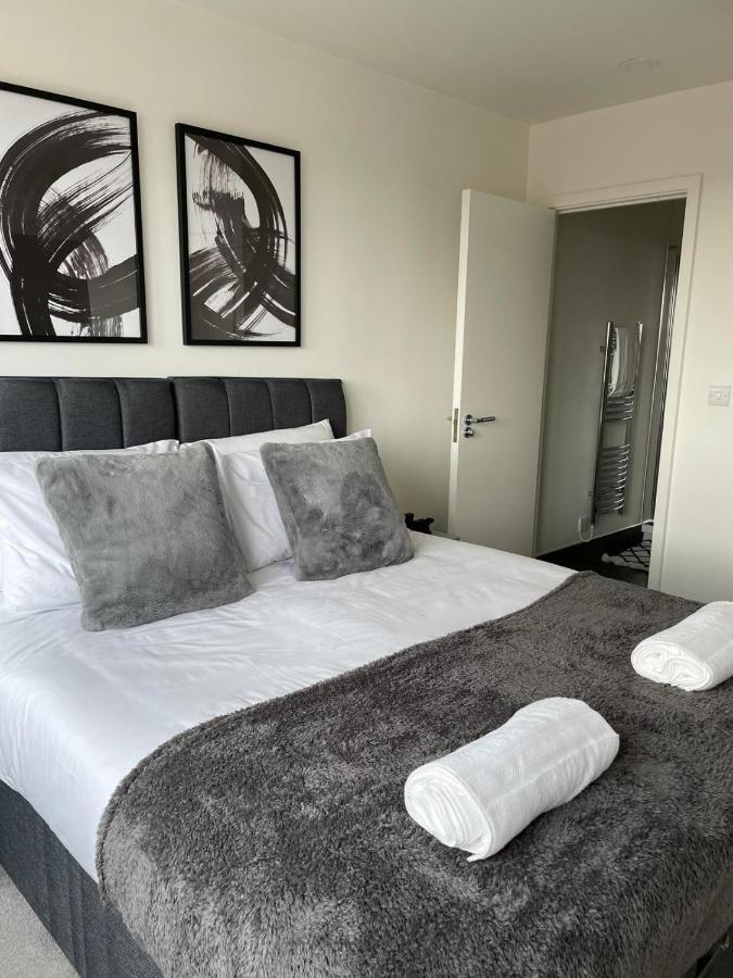 Premier Suite- Bedford City Centre With Free Gym & Parking Екстериор снимка