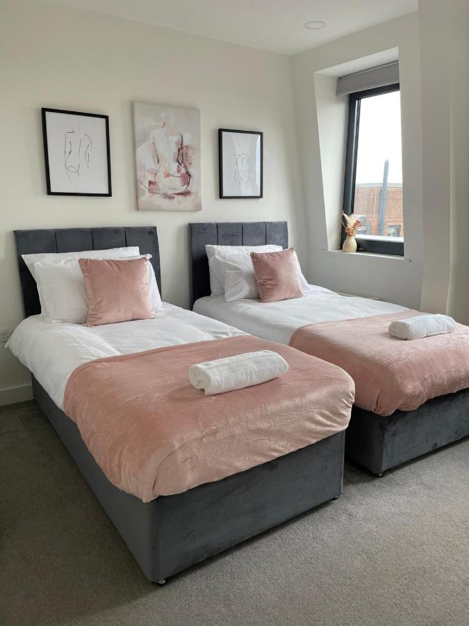 Premier Suite- Bedford City Centre With Free Gym & Parking Екстериор снимка