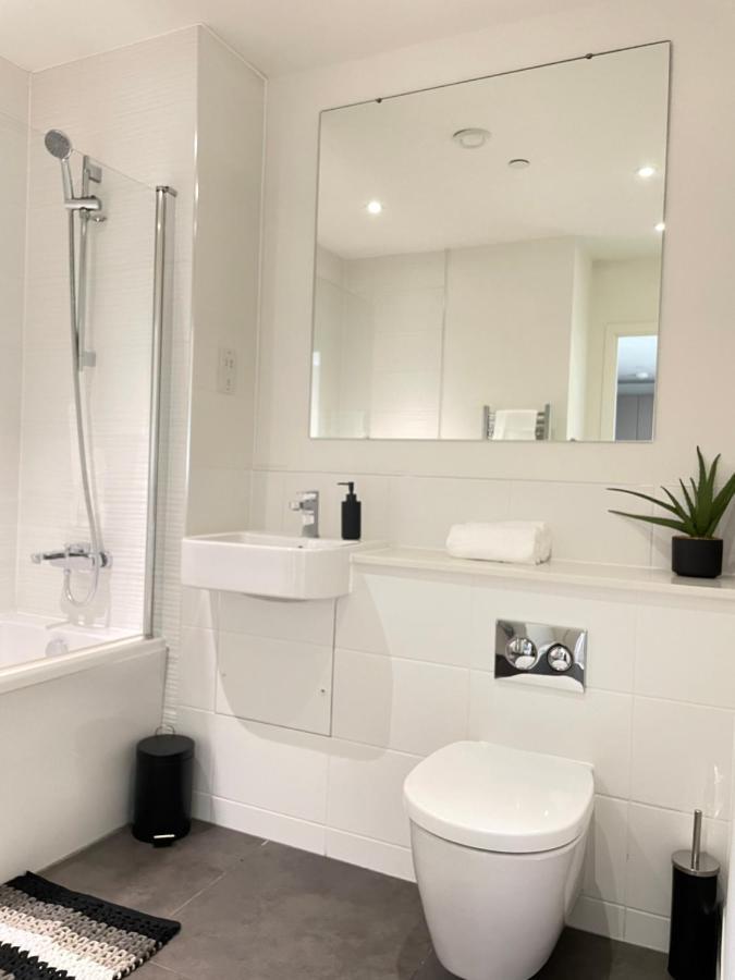 Premier Suite- Bedford City Centre With Free Gym & Parking Екстериор снимка